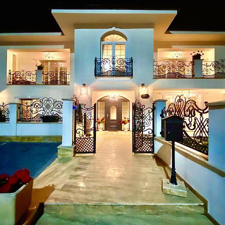 Sarada Boutique Luxury Apartment Deva Luaran gambar