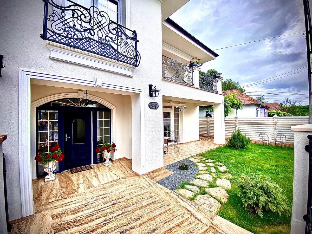 Sarada Boutique Luxury Apartment Deva Luaran gambar