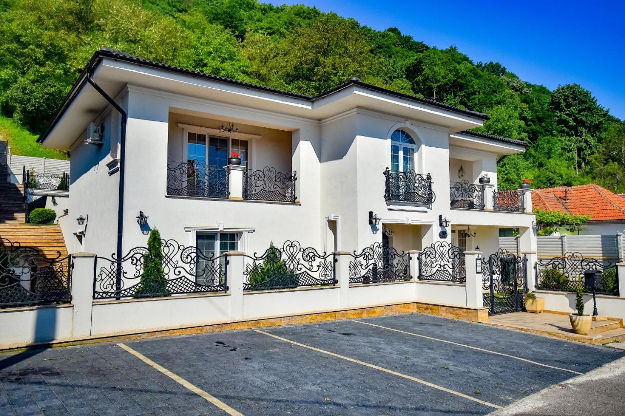 Sarada Boutique Luxury Apartment Deva Luaran gambar